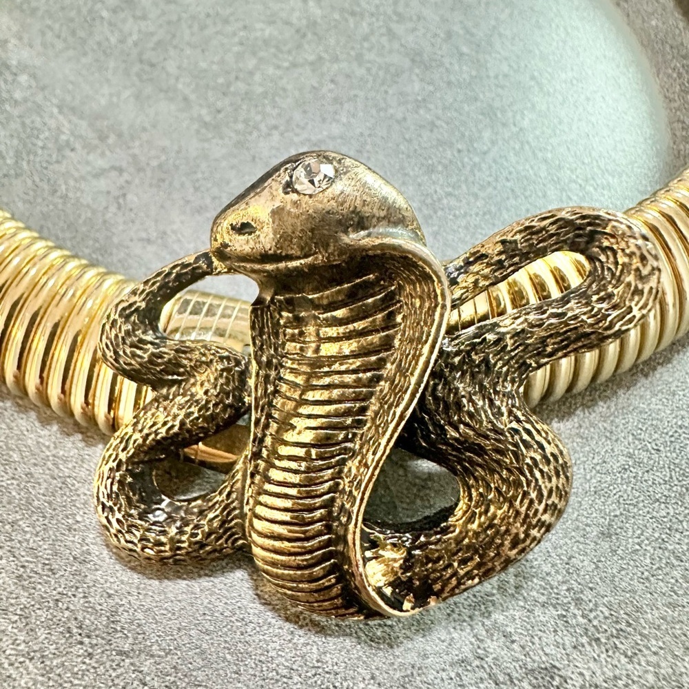 Vintage Omega Gold Tone Cobra Snake Pendant Collar Statement Necklace - Picture 3 of 7